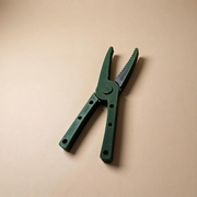 Serrated Jaw Portable Fishing Gripper, Lightweight Compact Fishing Tool for Outdoor Angling — product scene
