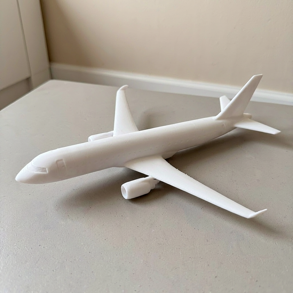 Detailed Passenger Airplane Display Model, Realistic Airliner Piece for Desktop Decor and Hobby Collection — main product view