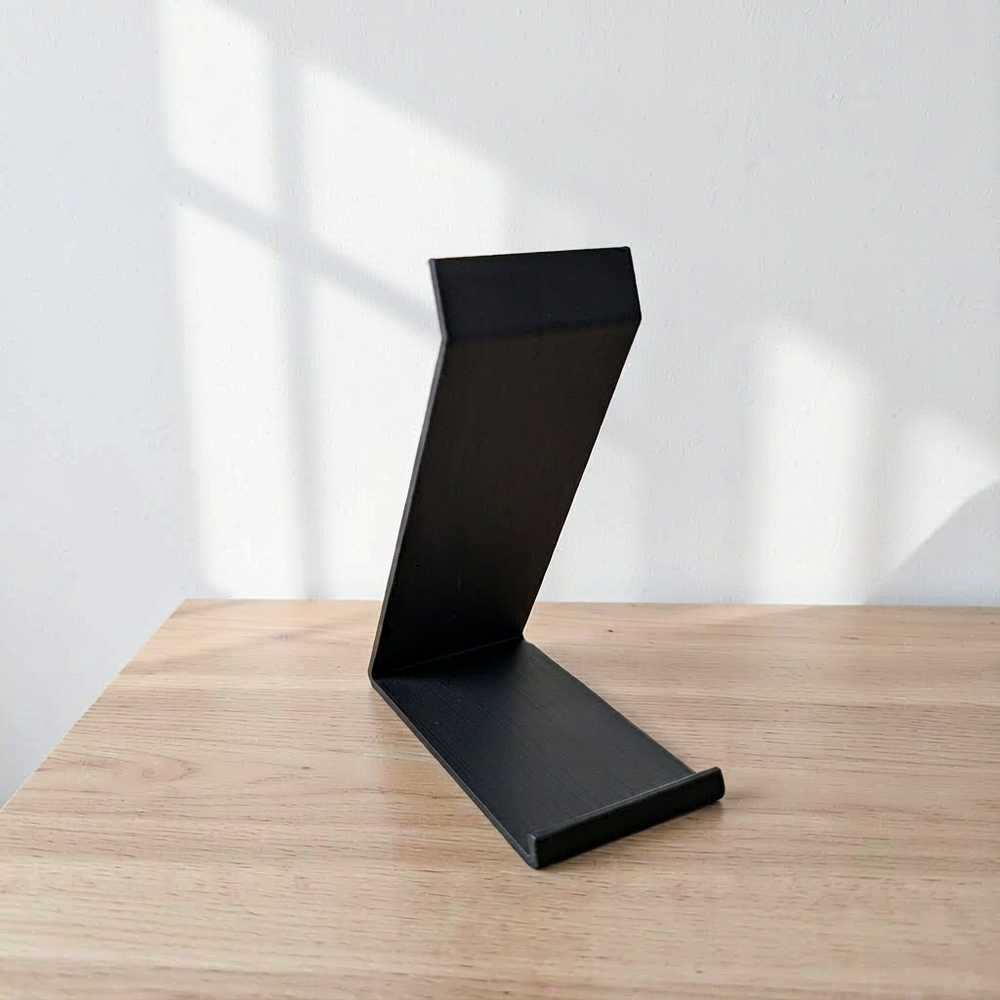 Minimalist Angled Desktop Vinyl Record Display Stand, Stable Album Holder for Tabletop Display — additional product view