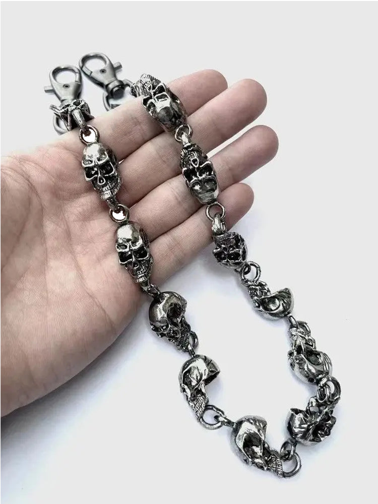 TROUSER CHAIN IN ANTIQUE SILVER - SKULLS