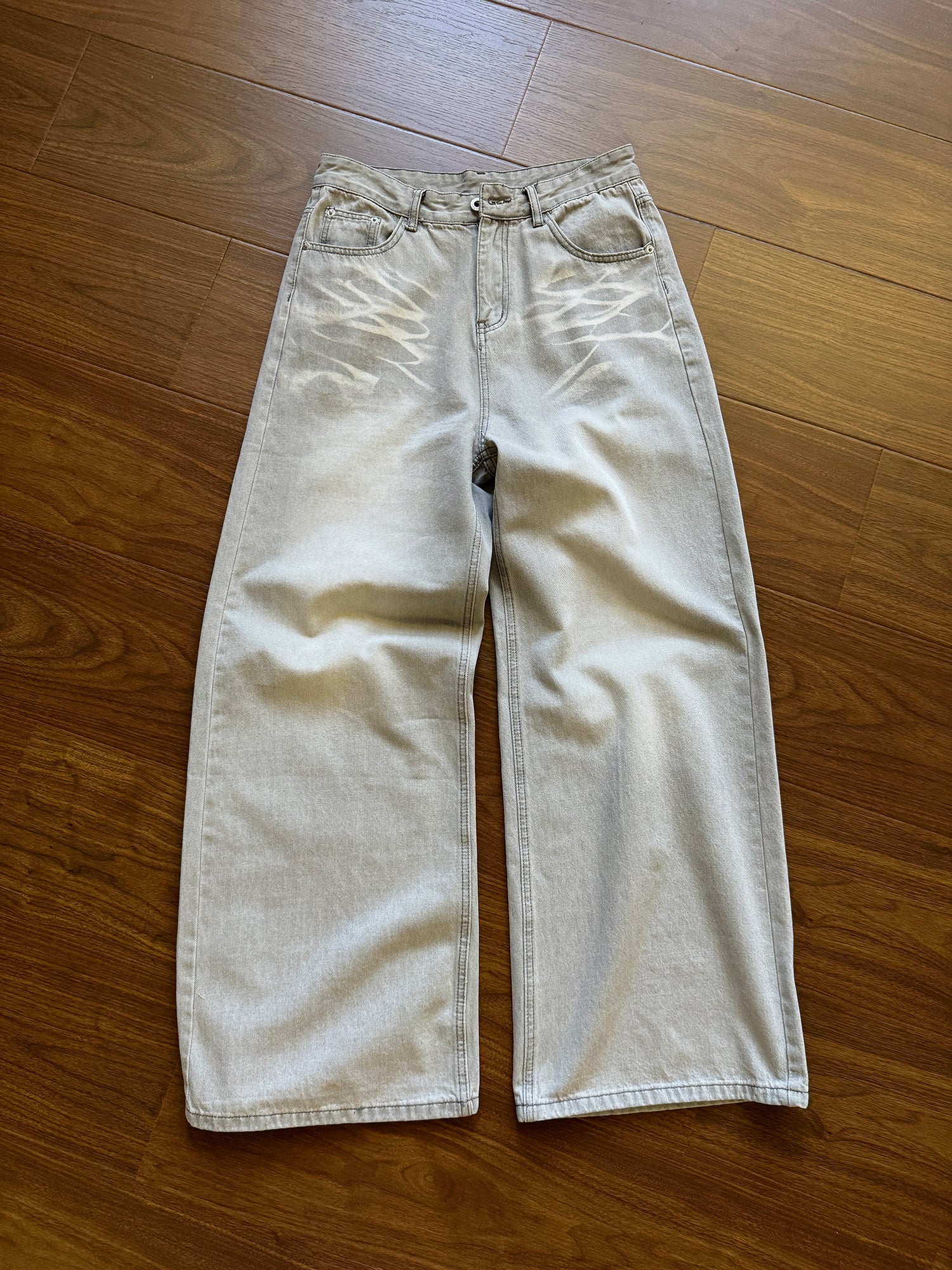 Whiskers Gray White Wide Cut Straight Jeans