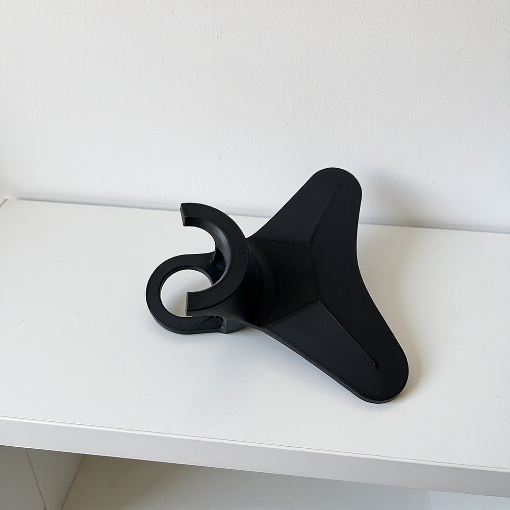 Water Hose Holder Stand, Outdoor Pipe Support Bracket with Stable Triangular Base — additional product view